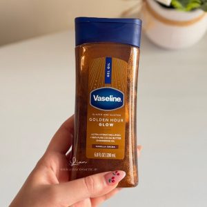 ژل شاین بدن وازلین گلدن آور گلو رایحه وانیل کاکائو 200 میل | Vaseline Golden Hour Glow 2 ژل شاین بدن وازلین گلدن آور گلو با رایحه وانیل کاکائو حجم 200 میل